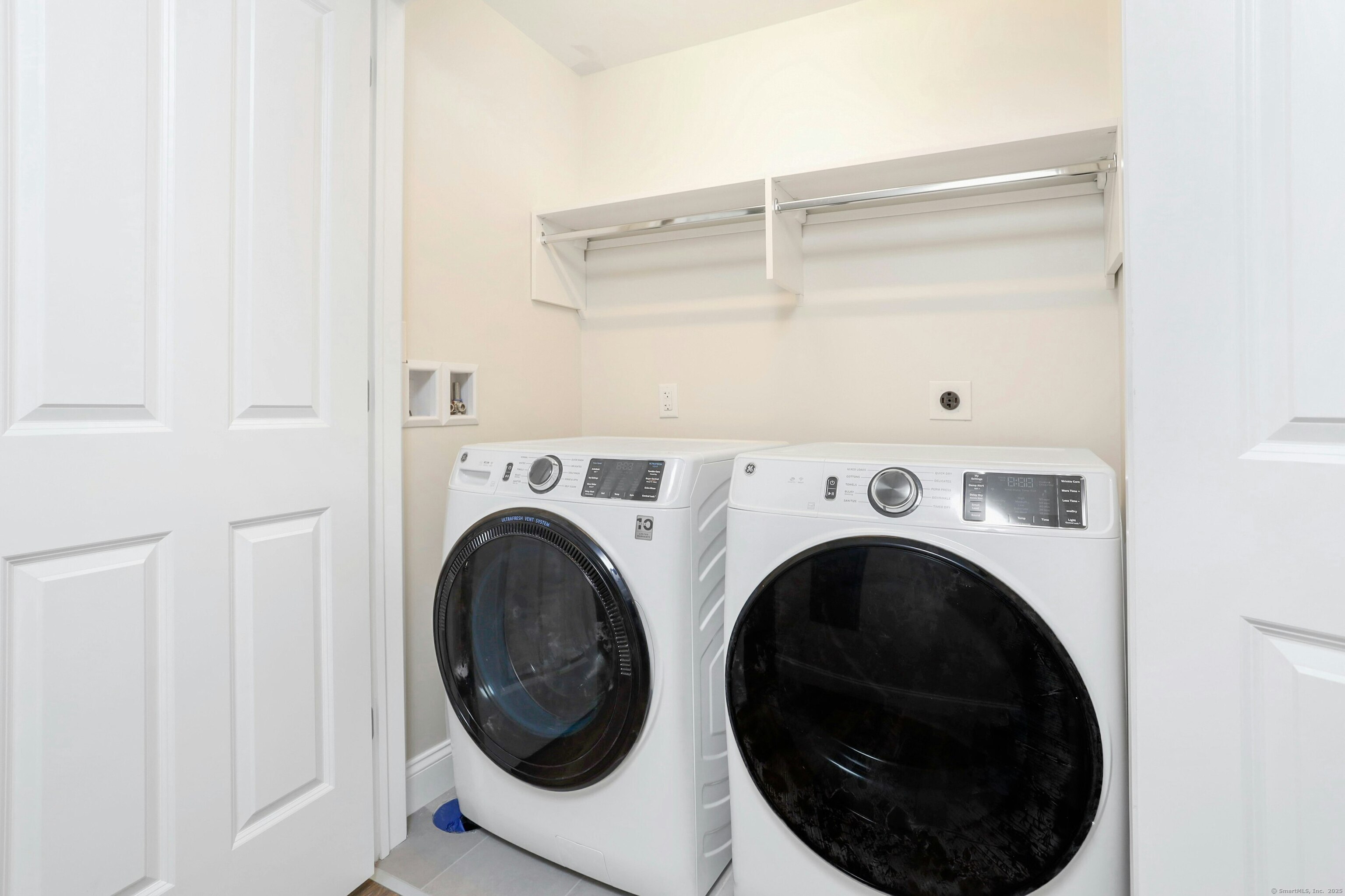 340 Heights Road, Unit 322 Darien, CT 06820 - Photo 14 of 15 a utility room with dryer and washer