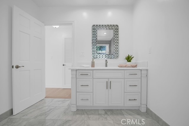 22740 Liberty Bell Road Calabasas, CA 91302 - Photo 13 of 40