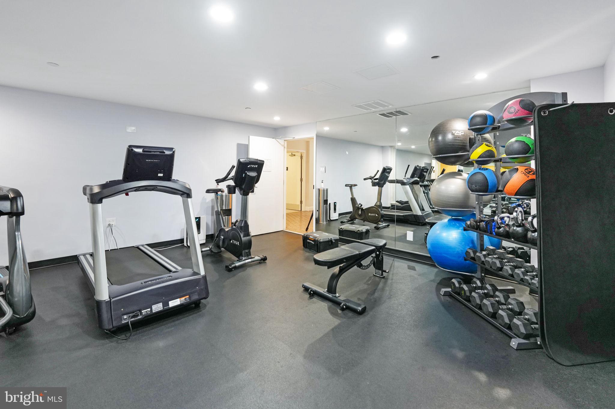 1301 North Courthouse Road, Unit 1404 Arlington, VA 22201 - Photo 23 of 38