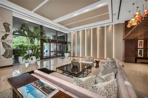 $1,590,000 | 5875 Collins Avenue, Unit 201, Miami Beach, FL 33140