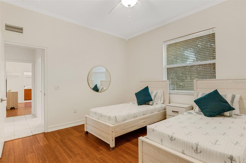 4801 Edgemont Court Sarasota, FL 34233 - Photo 33 of 52