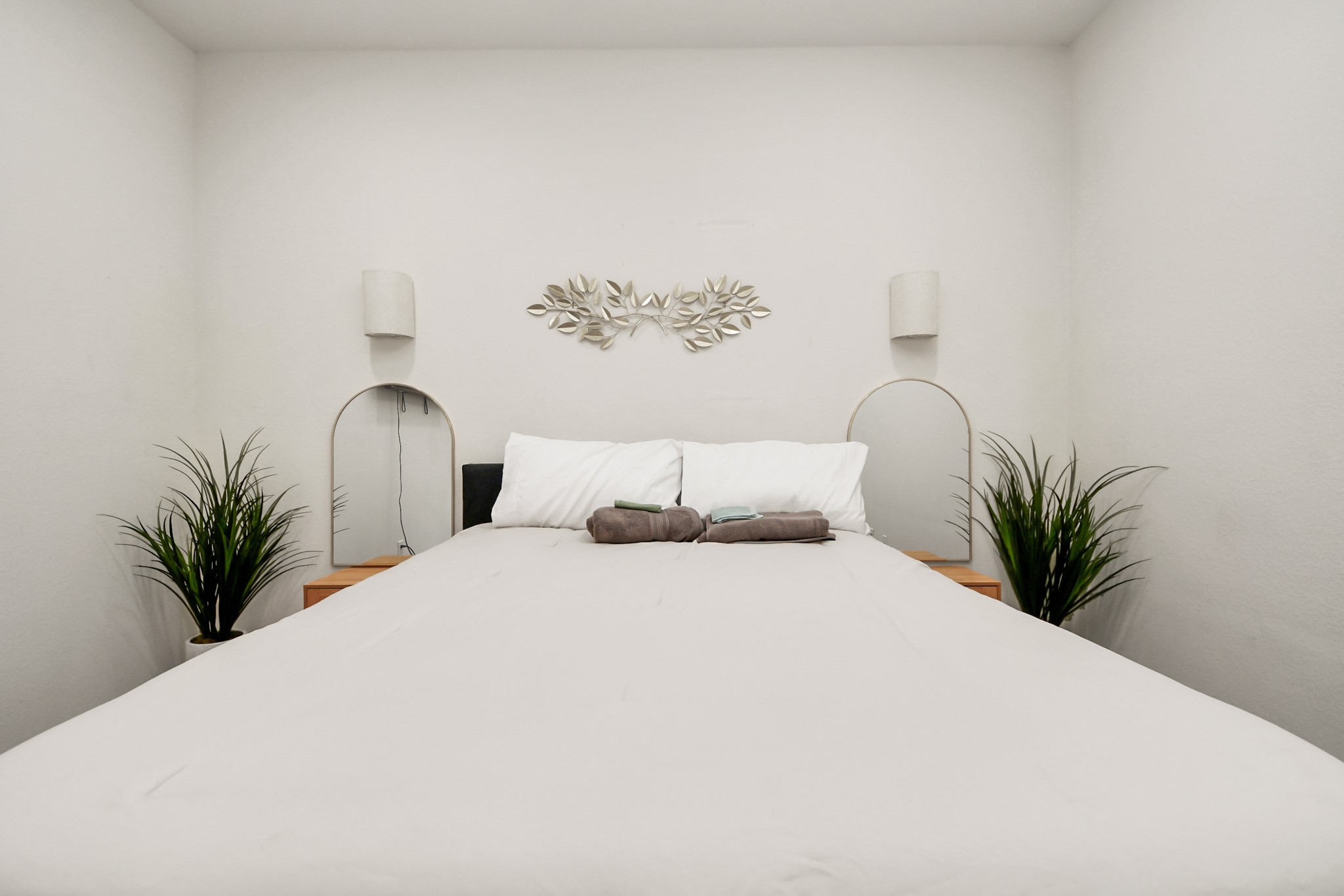 5334 Pershing Street Houston, TX 77033 - Photo 10 of 43 a bedroom with a large bed and a potted plant