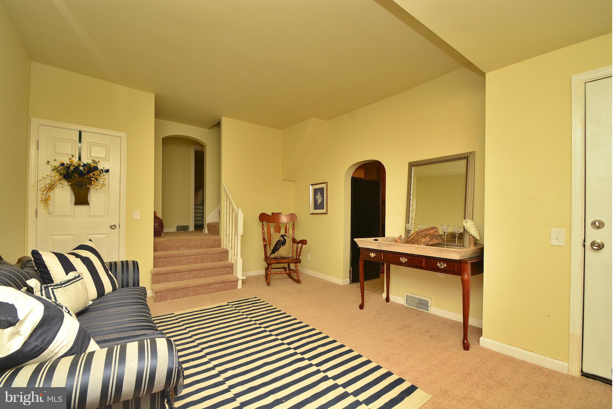 7839 Highpoint Road Parkville, MD 21234 - Photo 11 of 30 Living Room