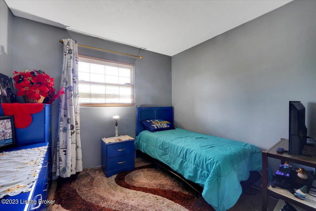 5002 Oldshire Road Louisville, KY 40229 - Photo 15 of 38 15-5002 Oldshire Rd-114