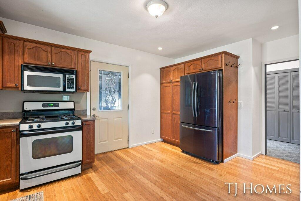 1675 West Tyler Road Muskegon, MI 49445 - Photo 7 of 28 017-1675 Tyler-13_m