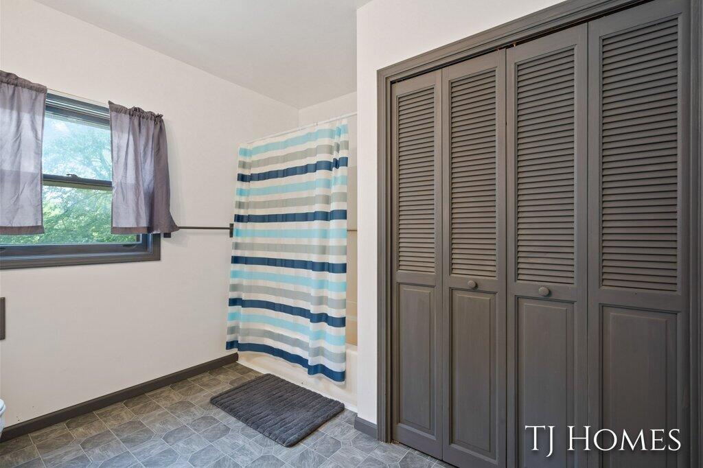 1675 West Tyler Road Muskegon, MI 49445 - Photo 10 of 28 026-1675 Tyler-22_m