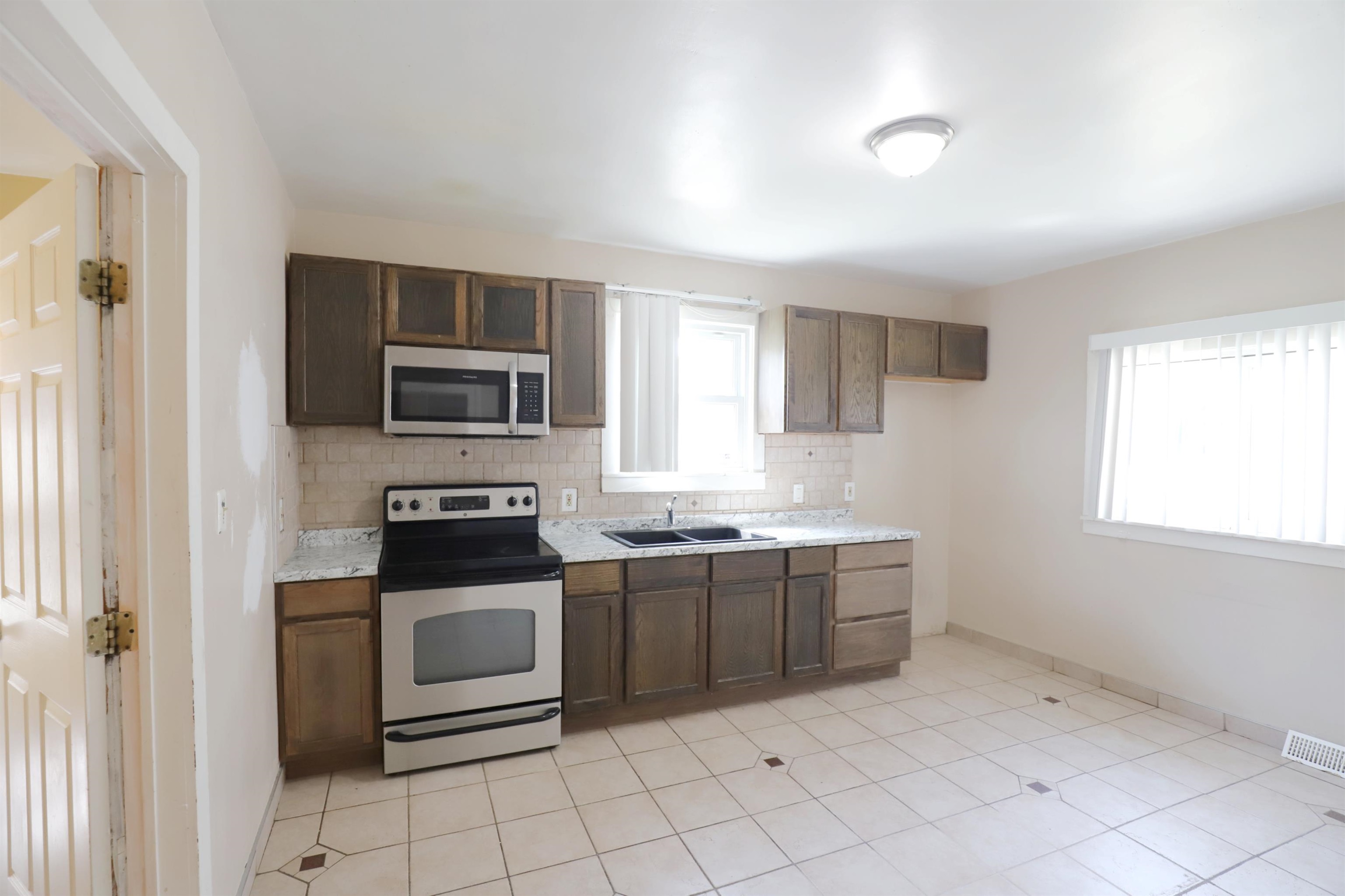 822 East 8th Street Flint, MI 48503 - Photo 12 of 23