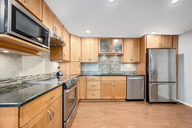 $275,000 | 2000 St Regis Drive, Unit 6B, Lombard, IL 60148