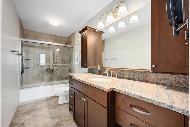 $275,000 | 2000 St Regis Drive, Unit 6B, Lombard, IL 60148