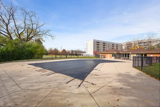 $275,000 | 2000 St Regis Drive, Unit 6B, Lombard, IL 60148