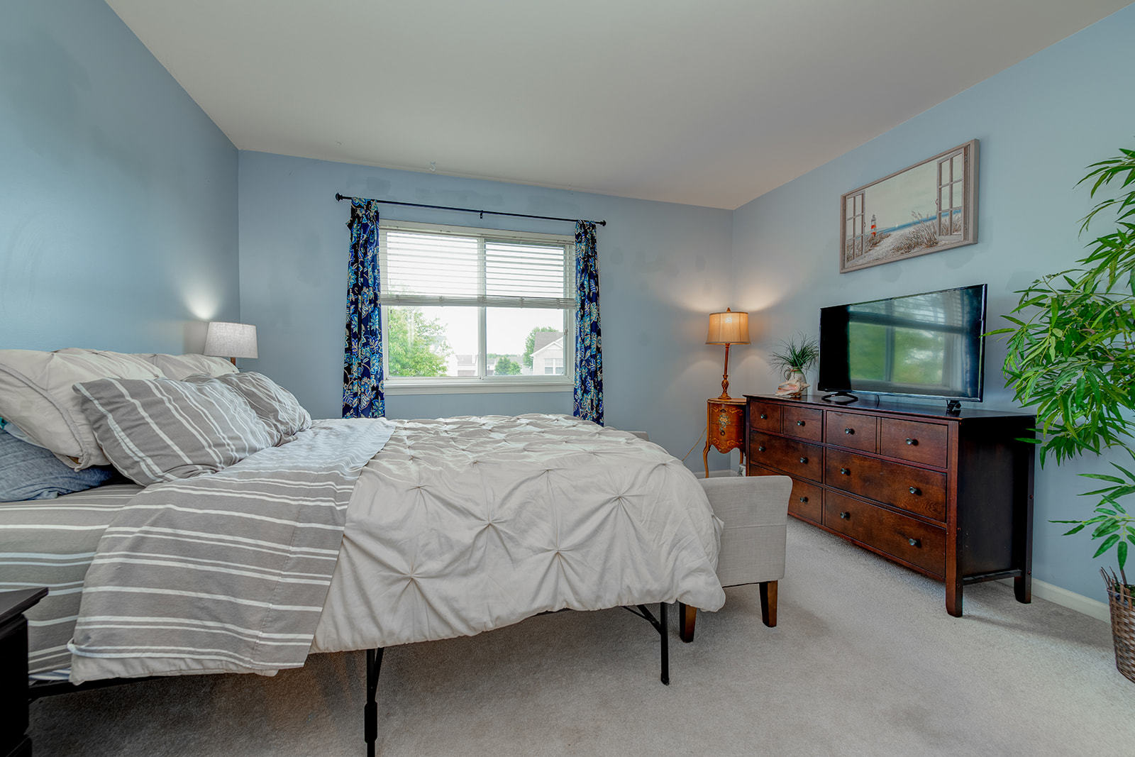 600 Cameron Drive Antioch, IL 60002 - Photo 20 of 23 a bedroom with a bed and a flat screen tv