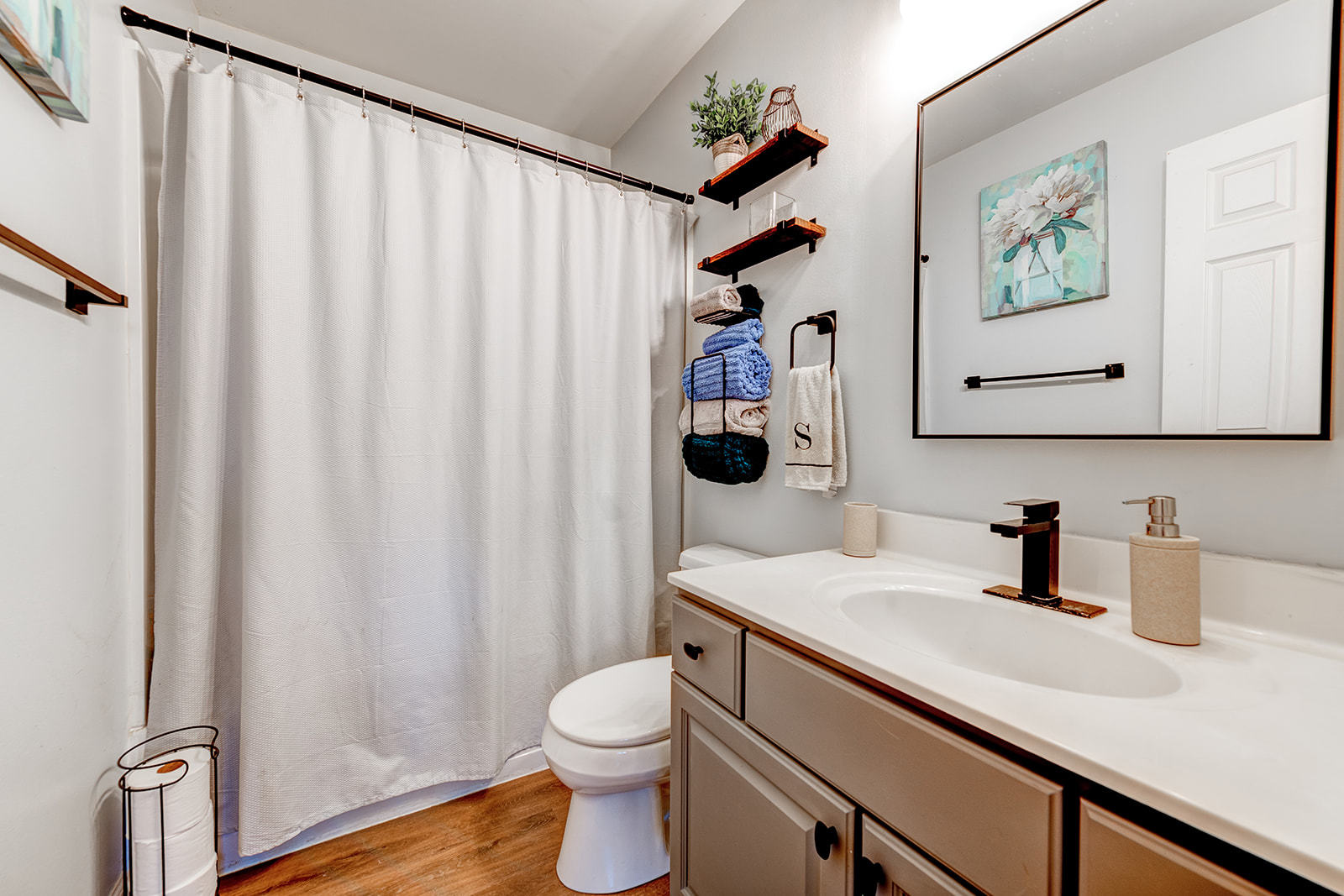600 Cameron Drive Antioch, IL 60002 - Photo 21 of 23 a bathroom with a sink a toilet and a mirror