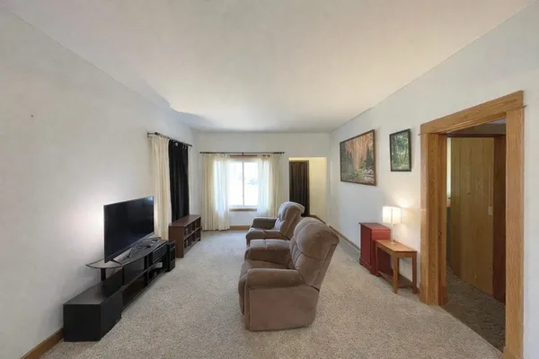 $89,500 | 404 6th Avenue West, Lamberton, MN 56152