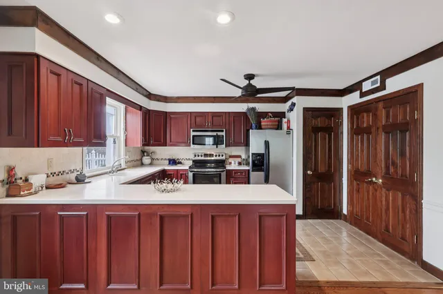 $855,000 | 105 Algonquin Trail, Medford Lakes, NJ 08055