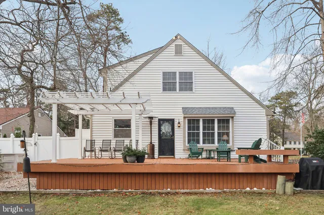 $855,000 | 105 Algonquin Trail, Medford Lakes, NJ 08055