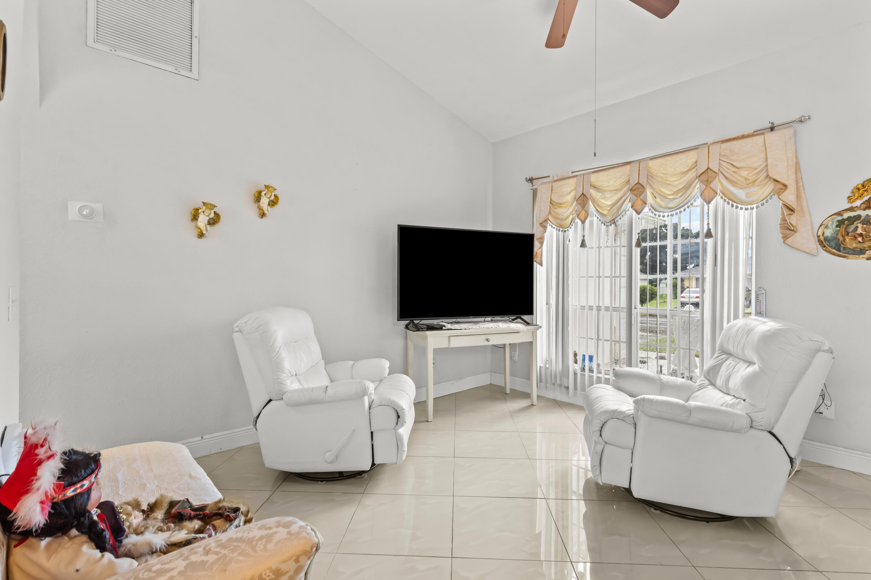 2962 Southeast Bella Road Port St. Lucie, FL 34984 - Photo 5 of 25 Formal Living room