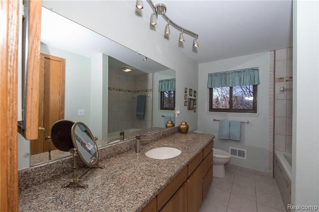 7783 Chichester Road Canton, MI 48187 - Photo 34 of 45