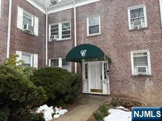 $1,900 | 140 West Englewood Avenue, Unit C4, Teaneck, NJ 07666
