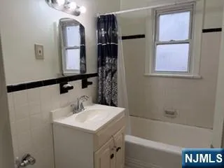 $1,900 | 140 West Englewood Avenue, Unit C4, Teaneck, NJ 07666