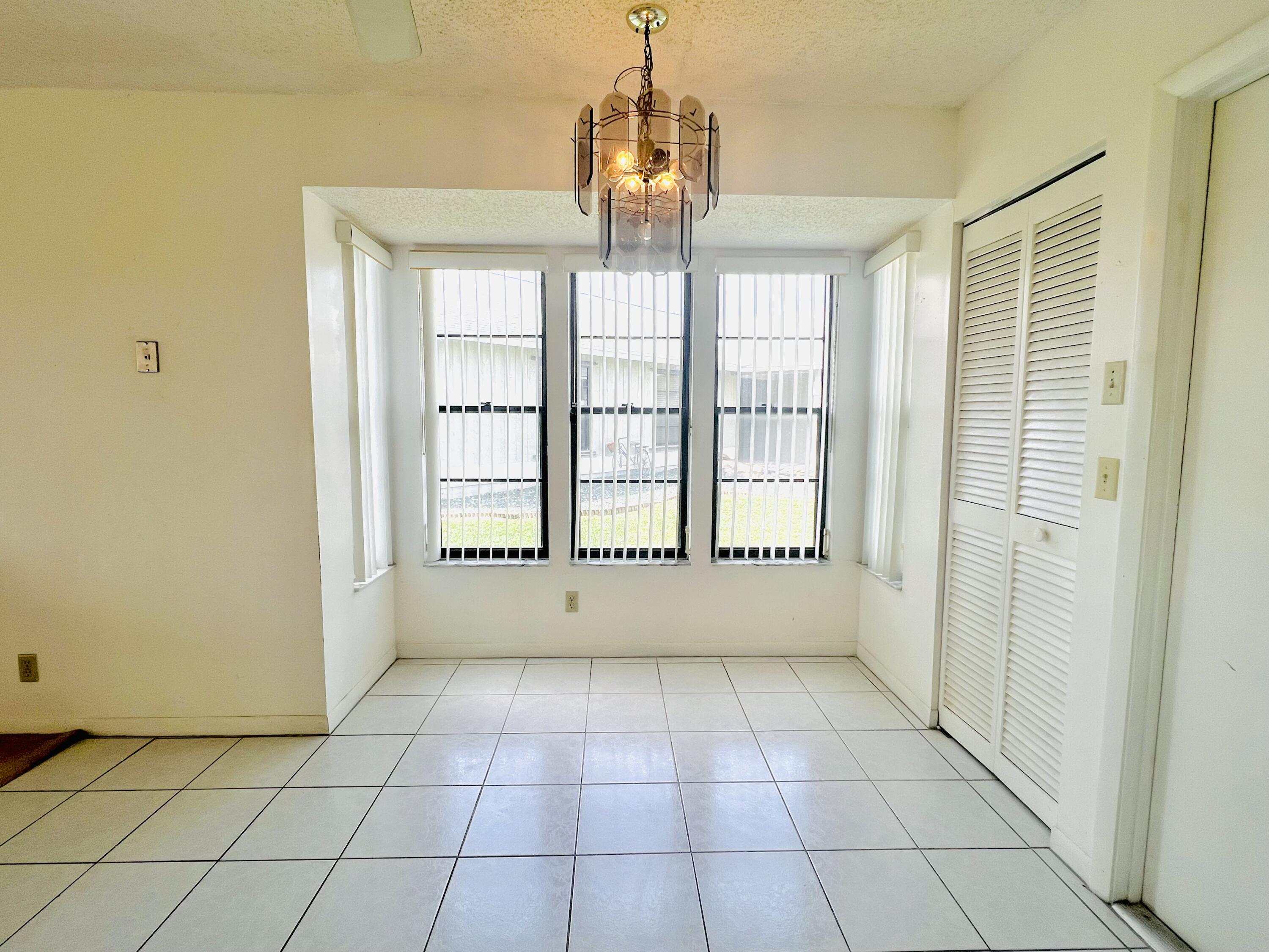 9690 Triton Court Boca Raton, FL 33434 - Photo 4 of 33 KITCHEN