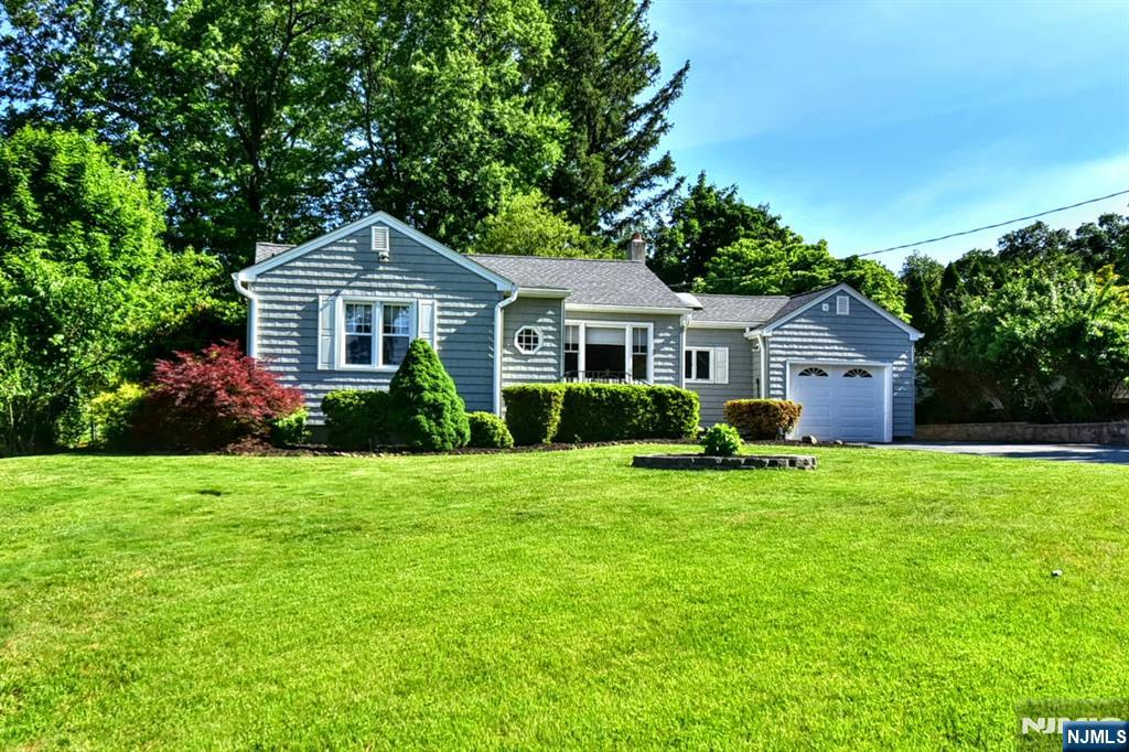11 Mountain Ridge Drive Wayne, NJ 07470 - Photo 1 of 30