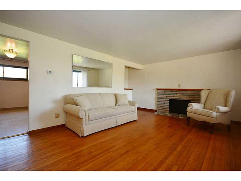 4200 Battle Ridge Road McDonald, PA 15057 - Photo 3 of 25 Living Room.