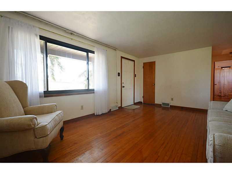 4200 Battle Ridge Road McDonald, PA 15057 - Photo 4 of 25 Living Room.