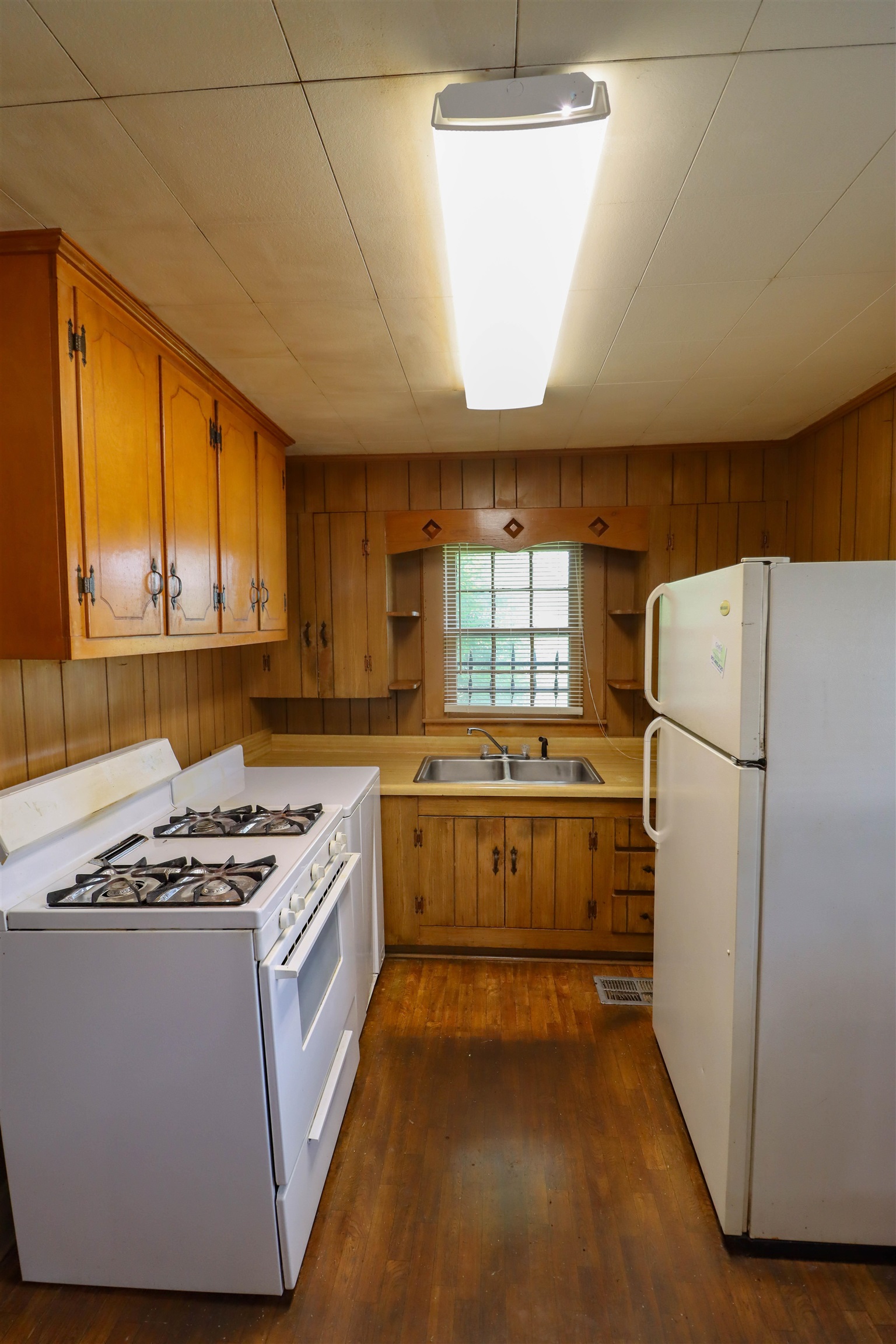 2250 Chisholm Lake Road Ripley, TN 38063 - Photo 11 of 32 a kitchen with a stove a sink and a refrigerator