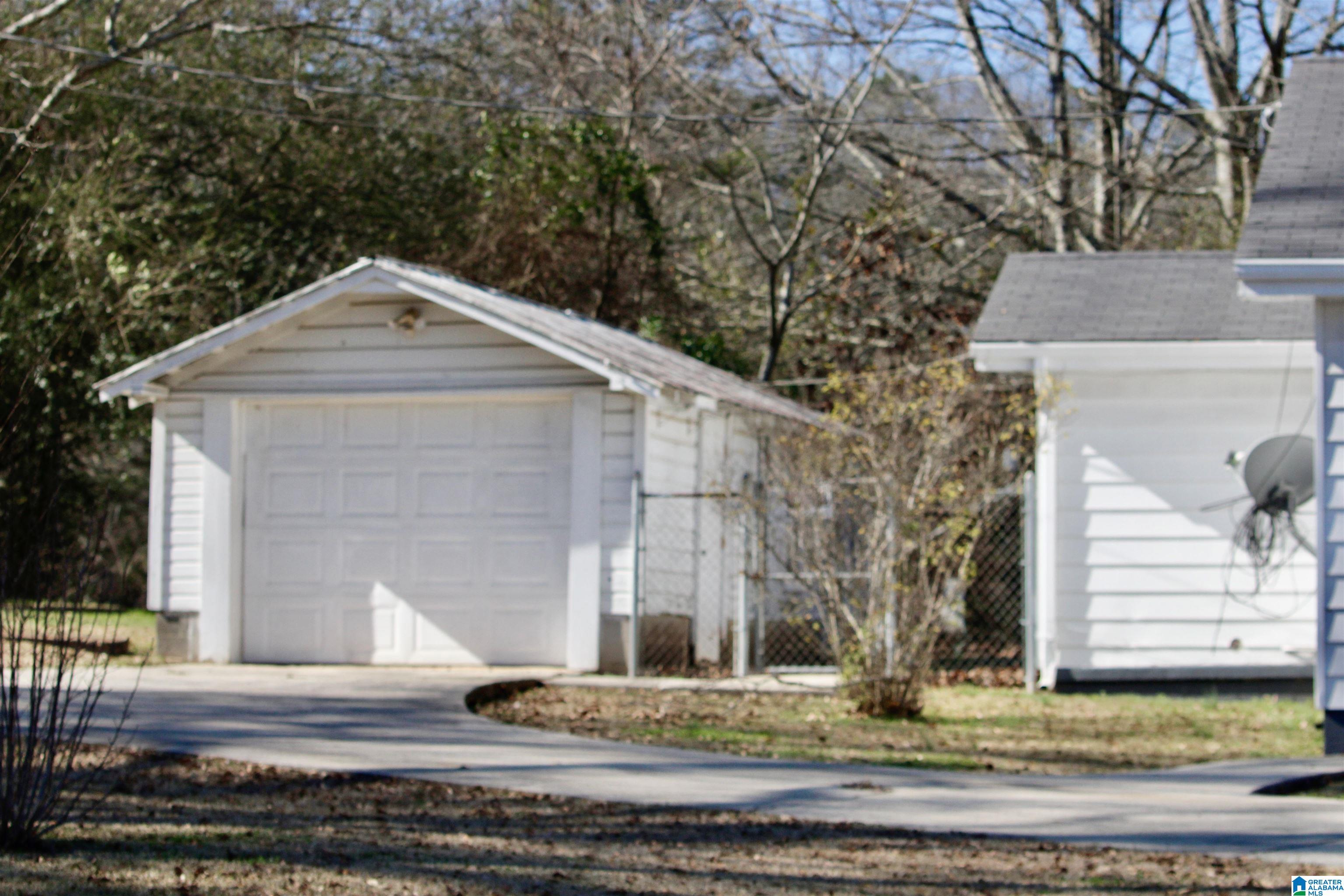 6037 Pocahontas Road Bessemer, AL 35022 - Photo 6 of 40