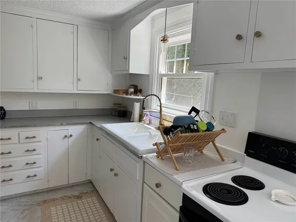 $3,450 | 41 Dudley Avenue, Newport, RI 02840