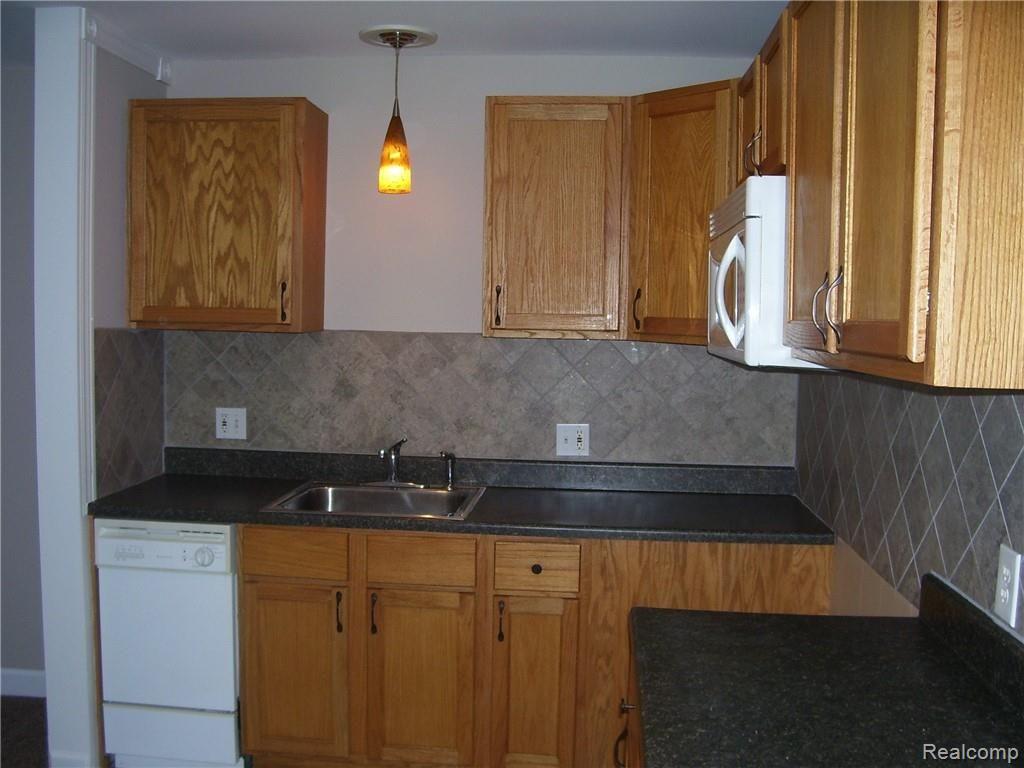 29582 Hoover Road Warren, MI 48093 - Photo 4 of 16