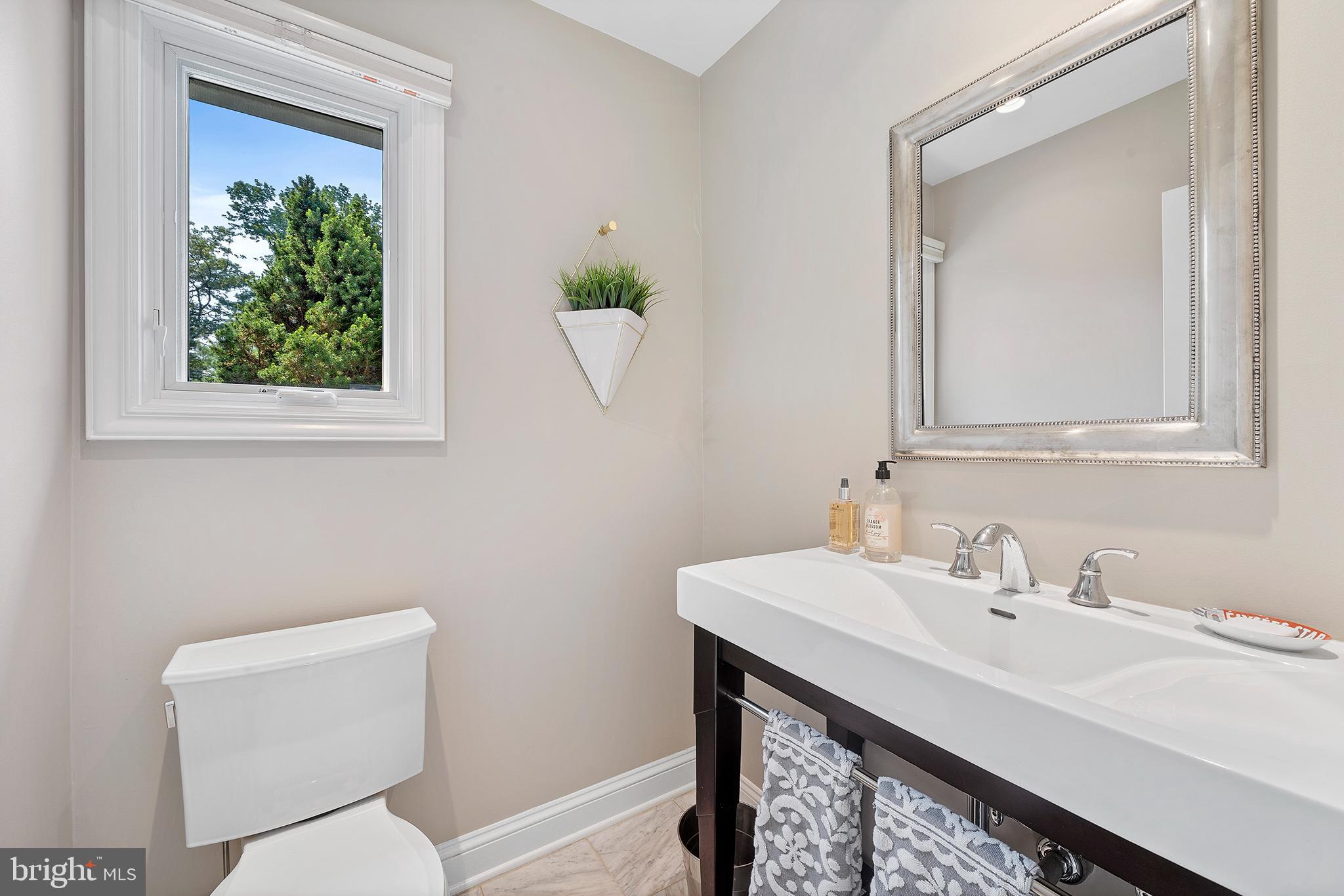 14 Wistar Road Villanova, PA 19085 - Photo 18 of 41 1st Floor Powder Room