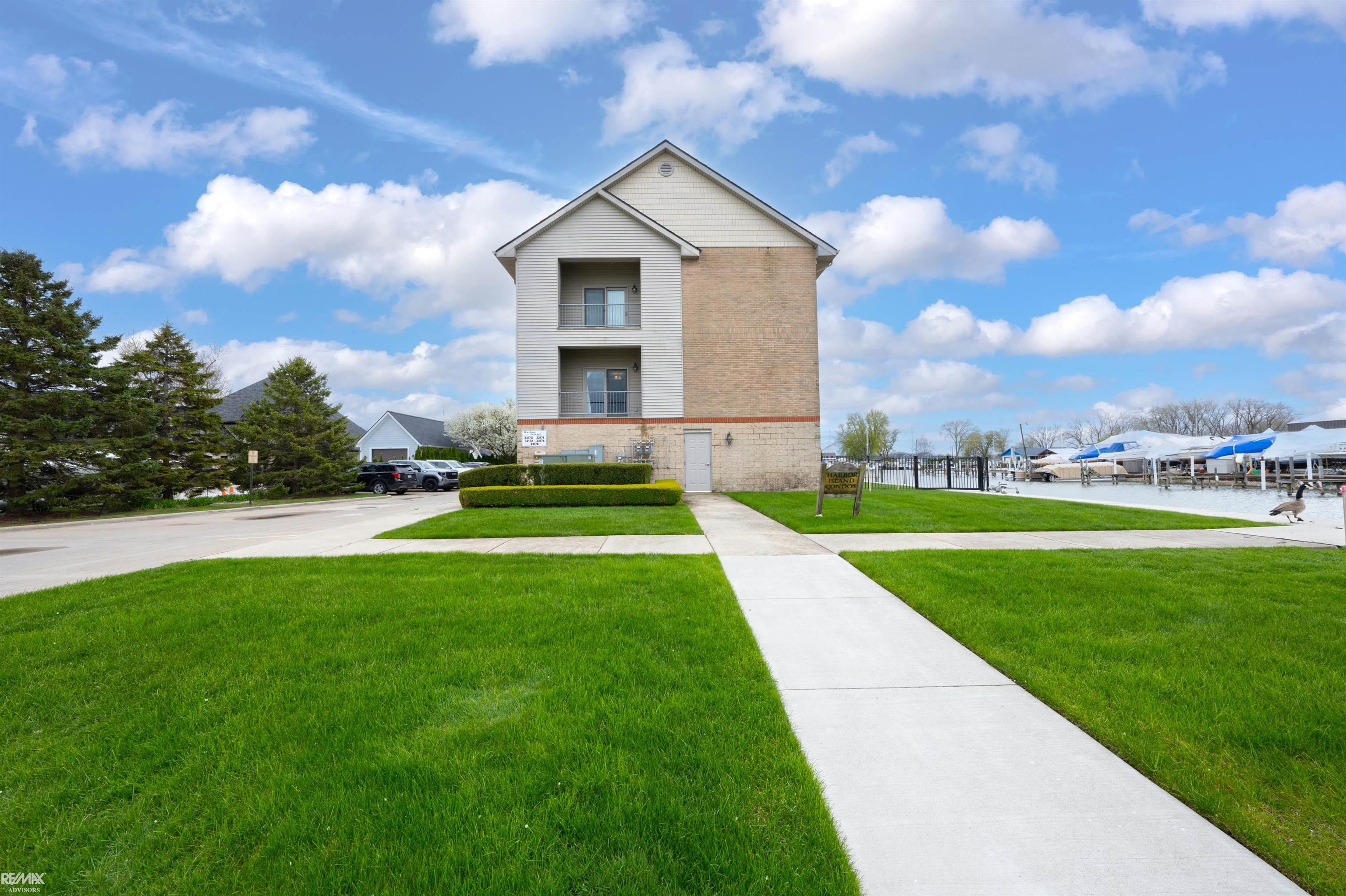 32172 North River Road, Unit 17 Harrison Township, MI 48045 - Photo 8 of 74