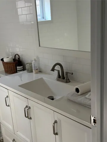 a close view of sink and tap
