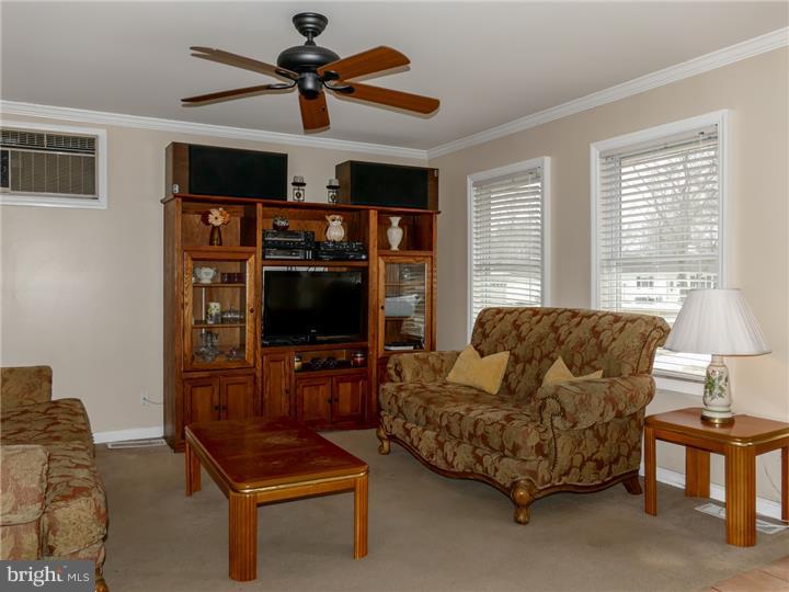 625 Chatham Road Fairless Hills, PA 19030 - Photo 3 of 19 Living Room
