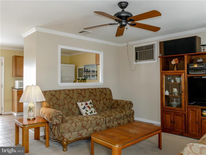 625 Chatham Road Fairless Hills, PA 19030 - Photo 4 of 19 Living Room