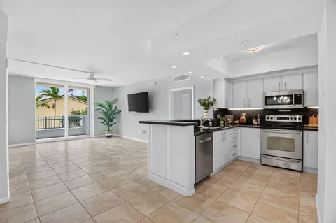 $649,000 | 403 South Sapodilla Avenue, Unit 307, West Palm Beach, FL 33401