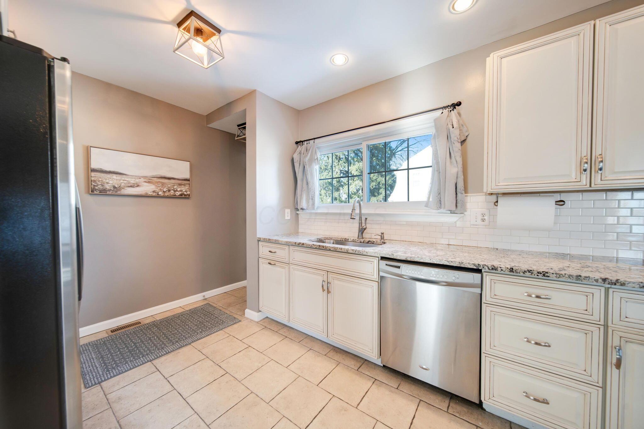 860 Vernon Road Columbus, OH 43209 - Photo 9 of 40 20-web-or-mls-A7408102_3_4