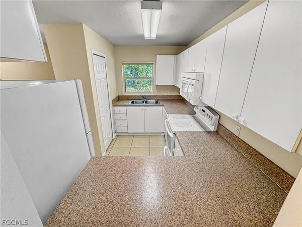 $1,195 | 1321 Southeast 8th Avenue, Unit 3, Cape Coral, FL 33990