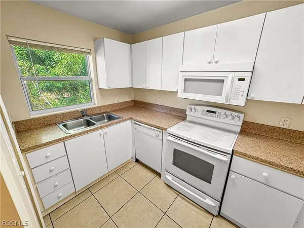 $1,195 | 1321 Southeast 8th Avenue, Unit 3, Cape Coral, FL 33990