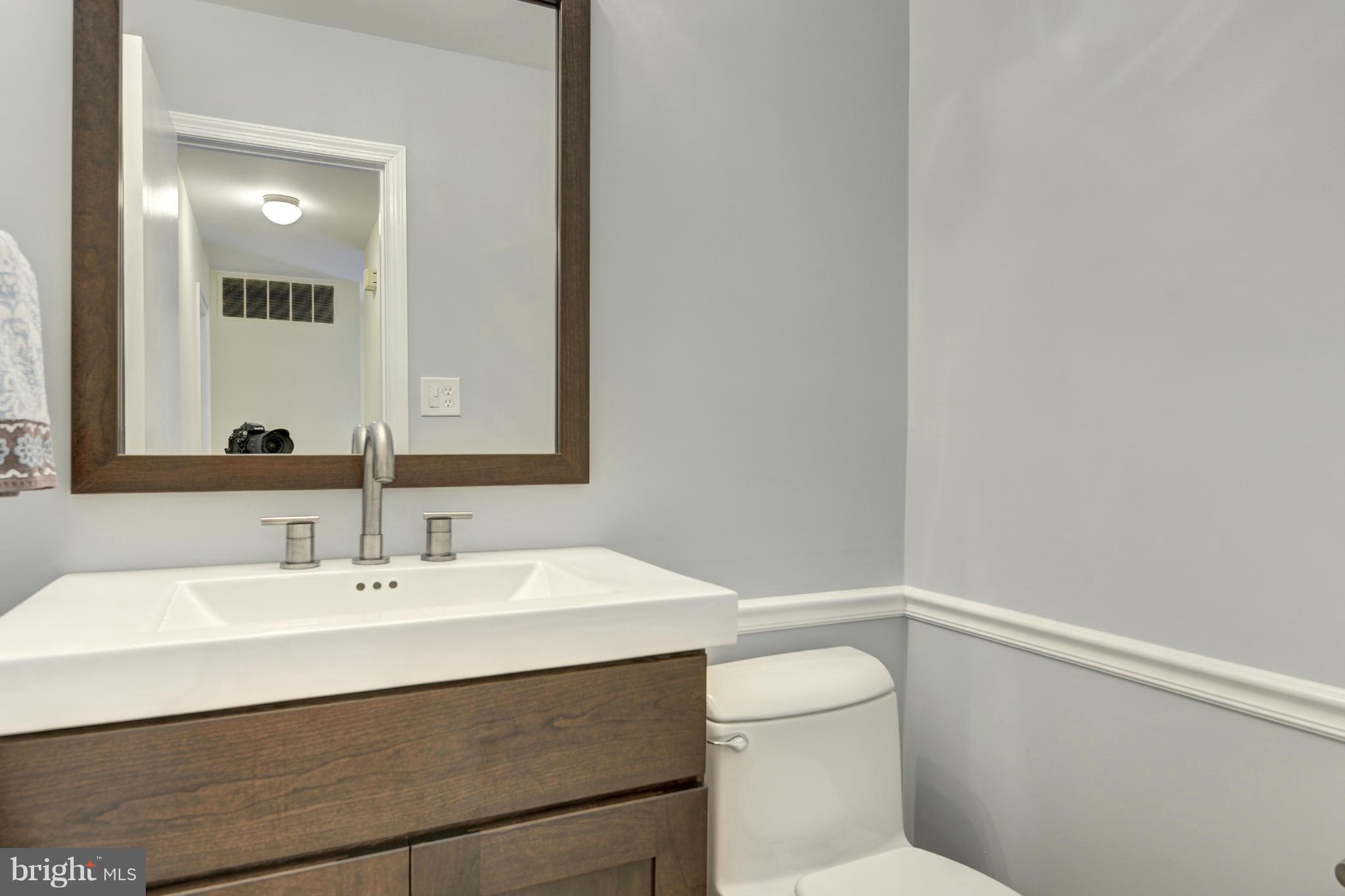 11809 Gregerscroft Road Potomac, MD 20854 - Photo 14 of 30 Main Level Powder Room