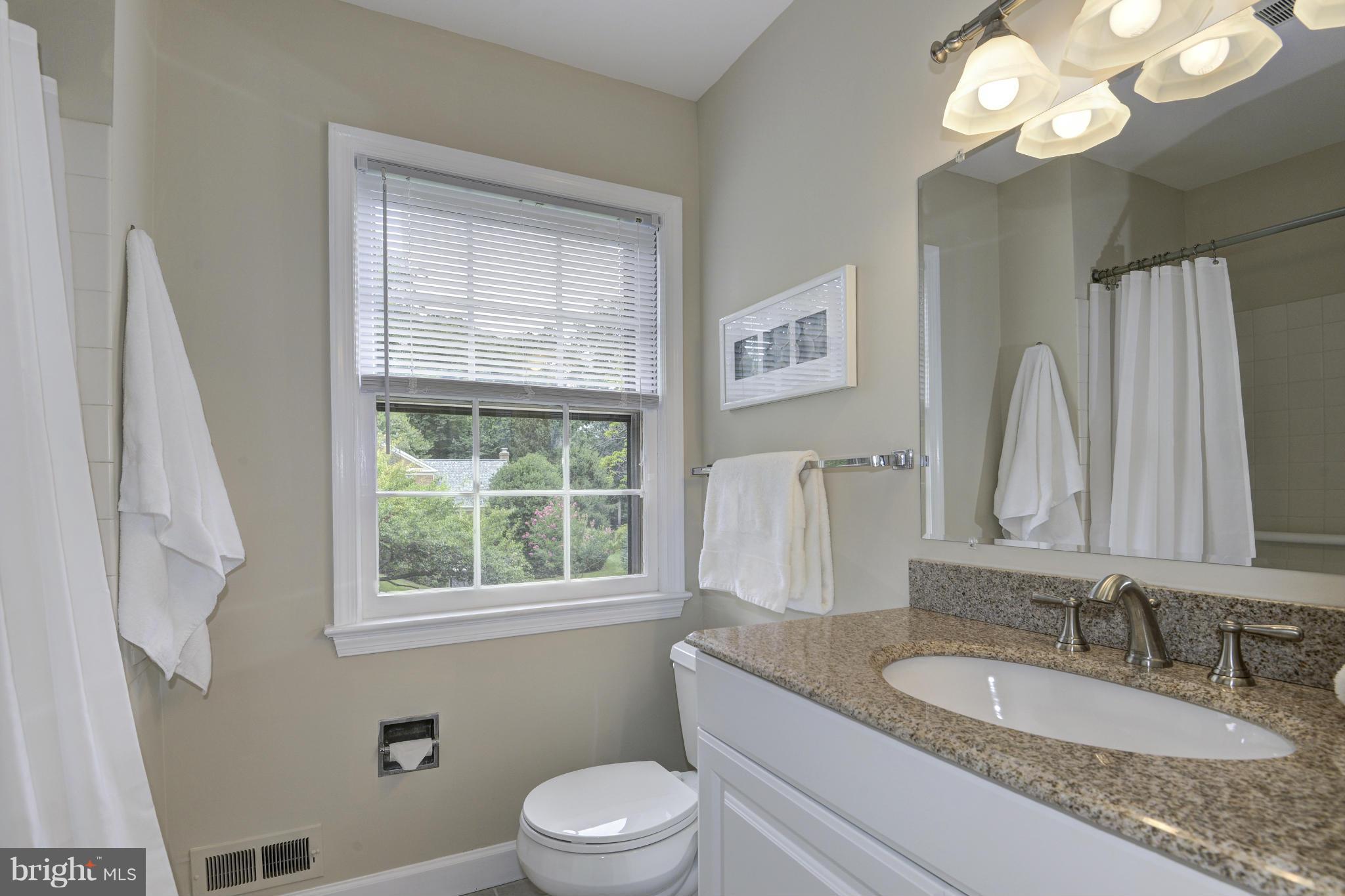 11809 Gregerscroft Road Potomac, MD 20854 - Photo 21 of 30 Bath (Master)