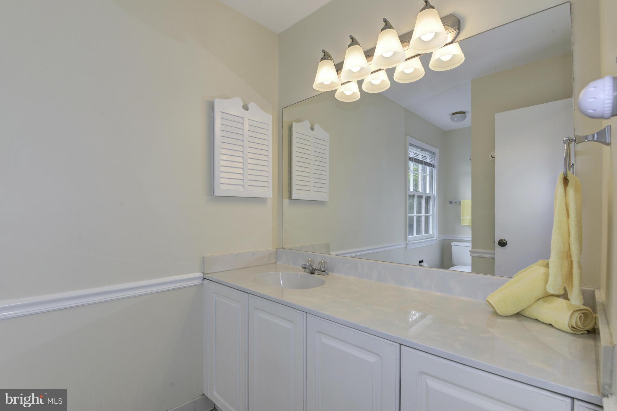 11809 Gregerscroft Road Potomac, MD 20854 - Photo 26 of 30 Upper Level Hall Bath