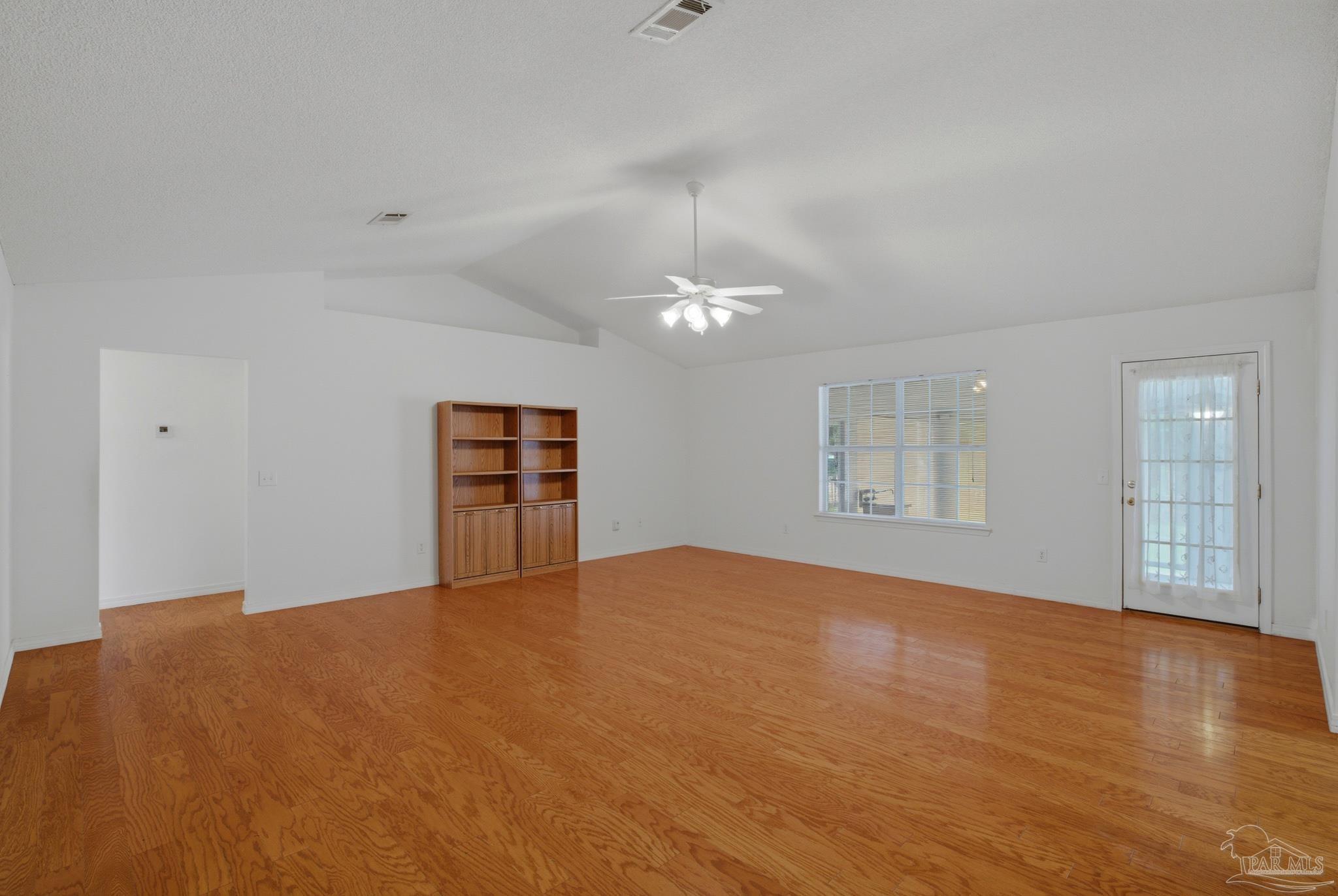 7117 Woodside Road Pensacola, FL 32526 - Photo 5 of 33