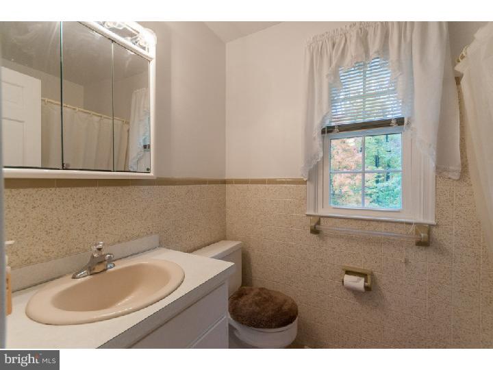 24 Stone Crop Road Wilmington, DE 19810 - Photo 20 of 25 Bathroom