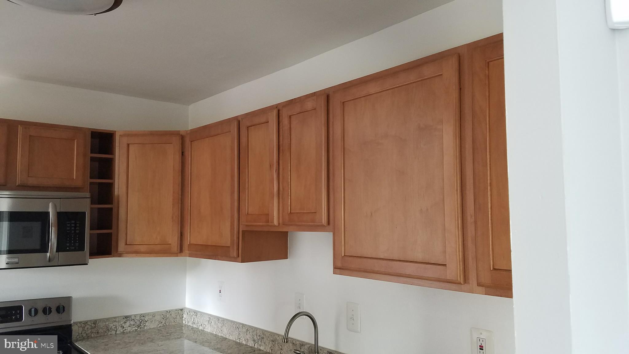 6230 Edsall Road, Unit 403 Alexandria, VA 22312 - Photo 3 of 11