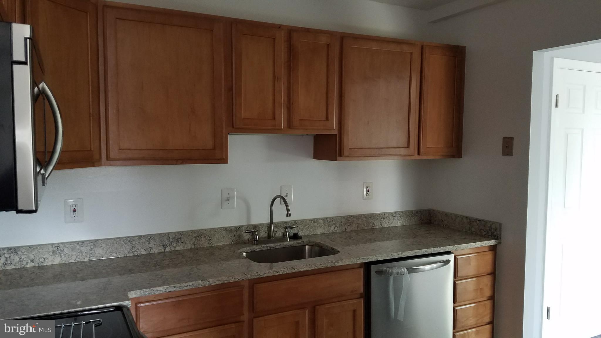 6230 Edsall Road, Unit 403 Alexandria, VA 22312 - Photo 4 of 11