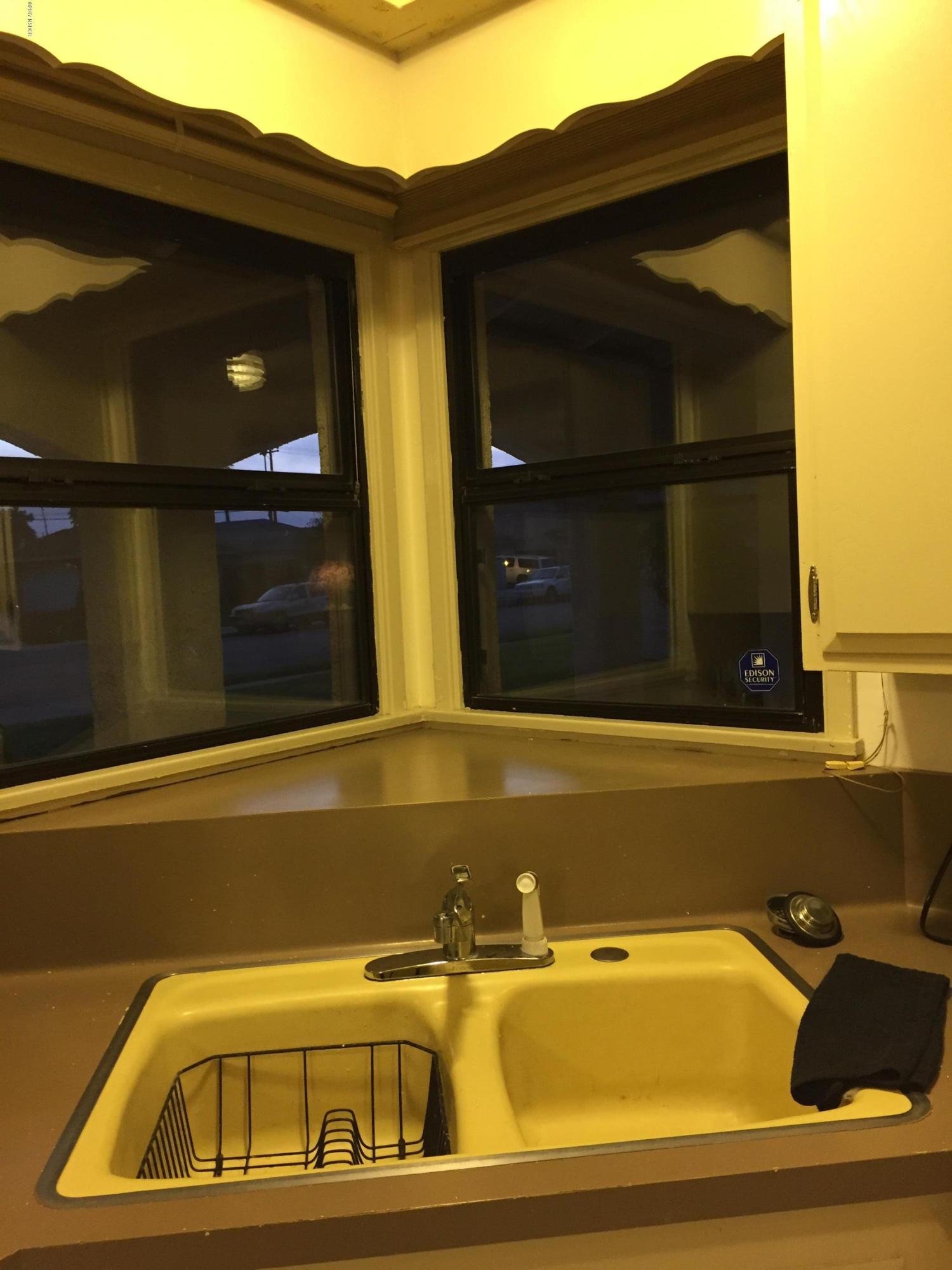4035 Rigel Avenue Lompoc, CA 93436 - Photo 9 of 35 a bathroom with a bathtub