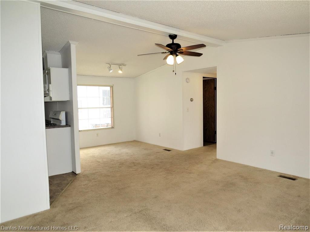 370 Rustic Lane Belleville, MI 48111 - Photo 22 of 29