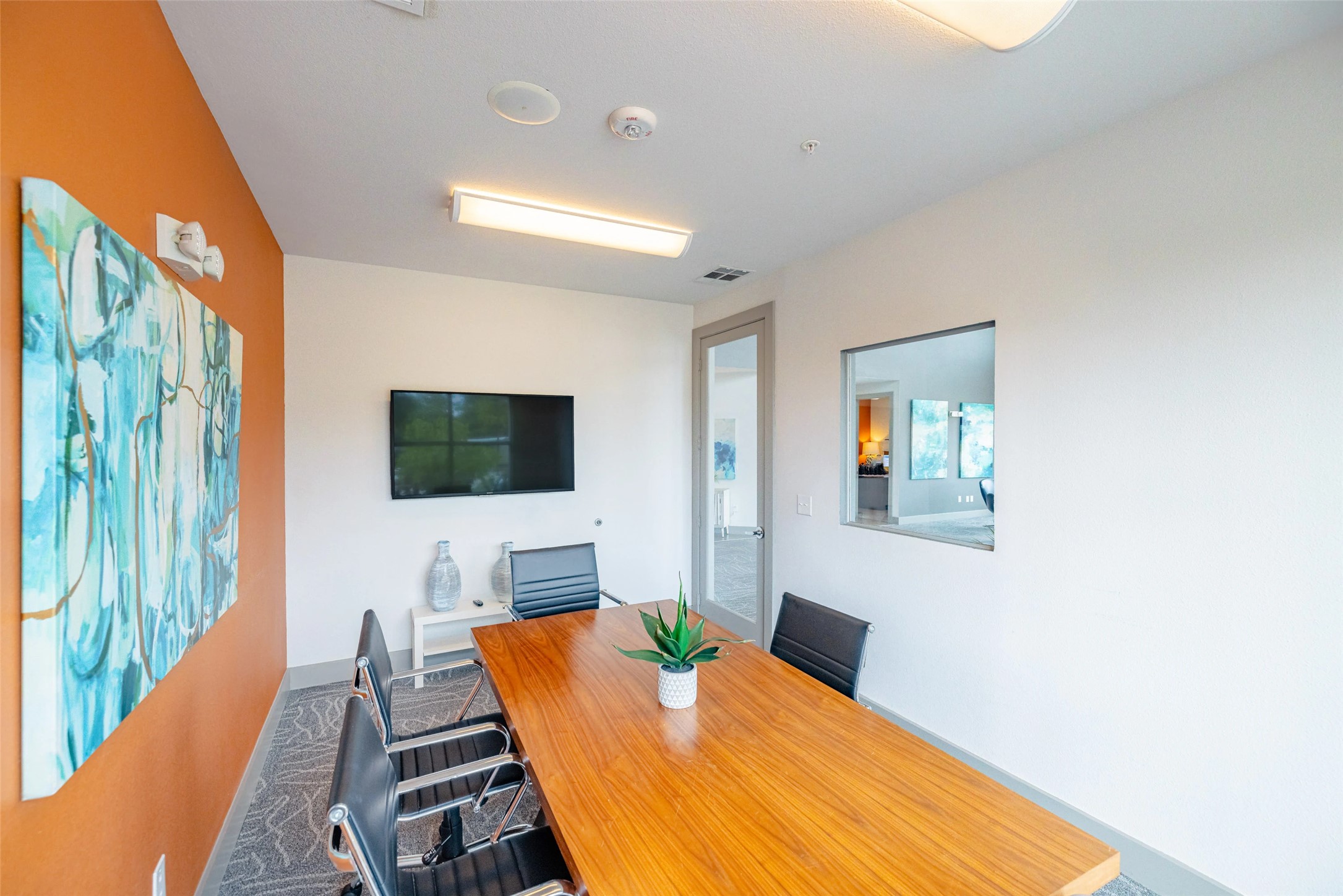 6725 Circle S Road, Unit C1023 Austin, TX 78745 - Photo 4 of 13 $500 off first month's rent! Don’t miss out on this limited-time offer — contact our team today to learn more and find the perfect unit for you!